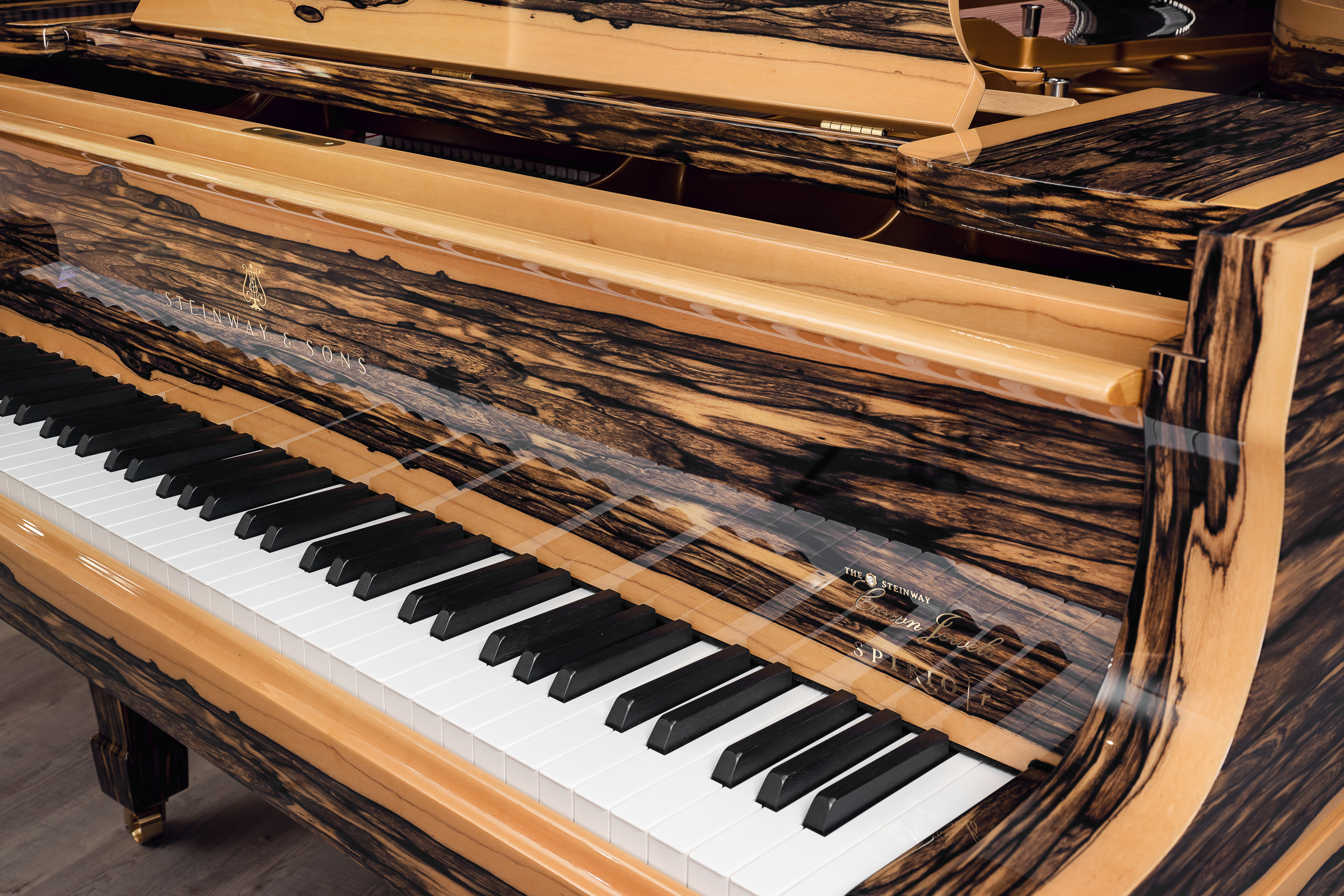 WHITE EBONY B-211 with SPIRIO | R